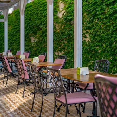 Begonville - Adult Only マルマリス